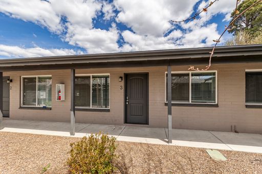 $3,600 OFF RENT! | 2 Bed 1 Bath with W/D and A/C. Sunnyside Neighborhood – photo 1