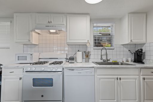 Move In Special! 1 Bed 1 Bath Apartment. Newly Renovated! Close to NAU and Downtown. – photo 1