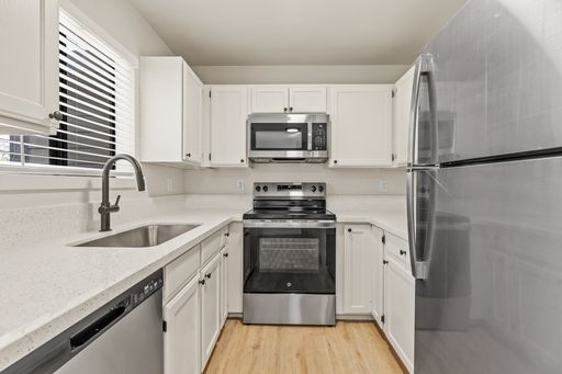 Newly Renovated Large 2 Bed 2 Bath with Washer/Dryer and Private Garage! – photo 1