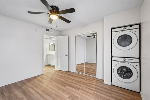 6 Weeks Free! Newly Renovated with In-Unit Washers/Dryers. Modern Living in Central Phoenix! – photo 1