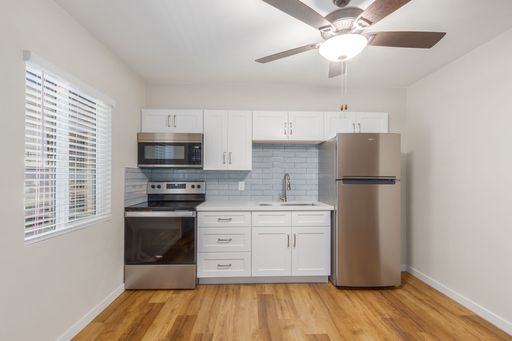 Move-In Special! Newly Renovated! In-Unit W/D and All Utilities included! – photo 1