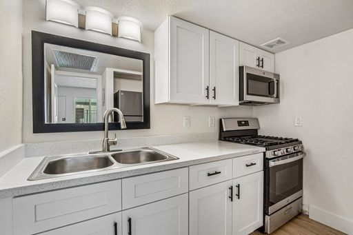 HALF OFF 1st MONTH! | Renovated Studios with Brand New Appliances in Phoenix! – photo 1