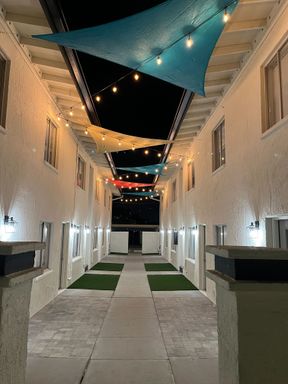 Move In Special! Renovated 2 Bed 2 Bath with Private Backyard and washer and dryer – photo 1