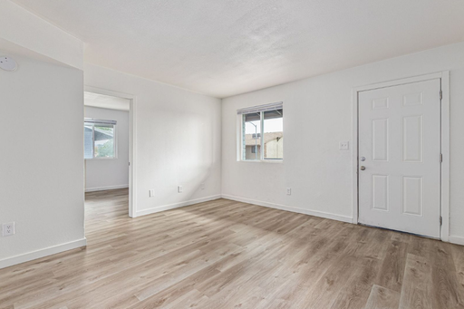 "8 WEEKS FREE!" | 2 Bed 1 Bath Upstairs in North Phoenix! – photo 1