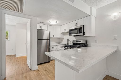 Newly Renovated 1 Bedroom with Brand New Appliances & W/D! – photo 1