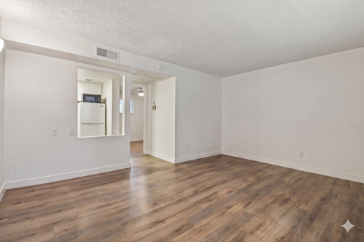 1 Bedrooms in West Phoenix | All Utilities Included + Free Cable! – photo 1
