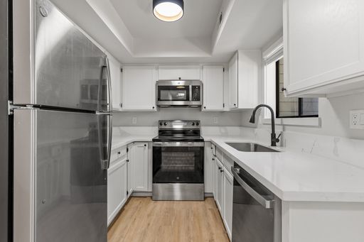 Newly Renovated Large 2 Bed 1 Bath with Washer/Dryer and Private Garage! – photo 1