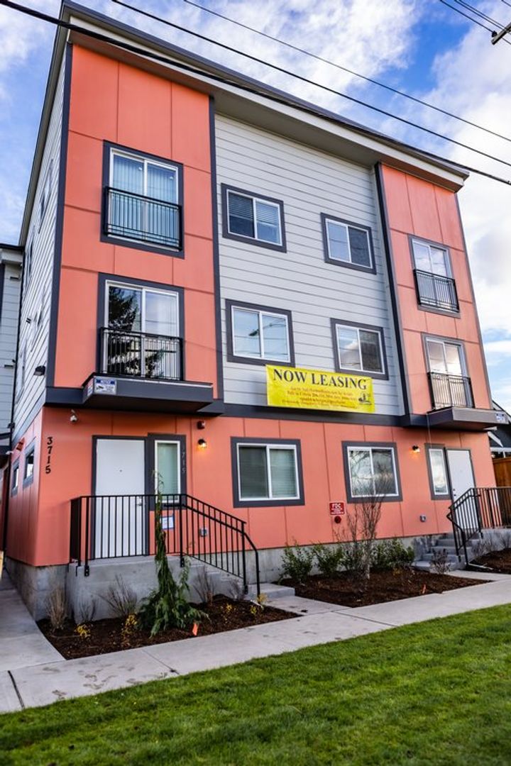 Tacoma Apartment: 3715 E McKinley Ave