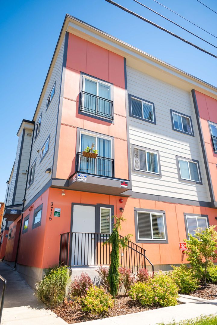 Tacoma Apartment: 3715 E McKinley Ave