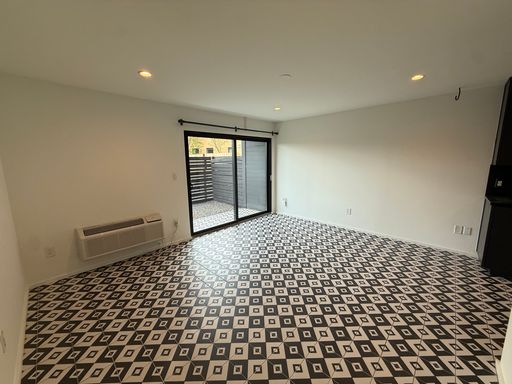201 Academy Dr unit 104 78704 | 1/1 eff $1745 Flexible lease terms available – photo 1
