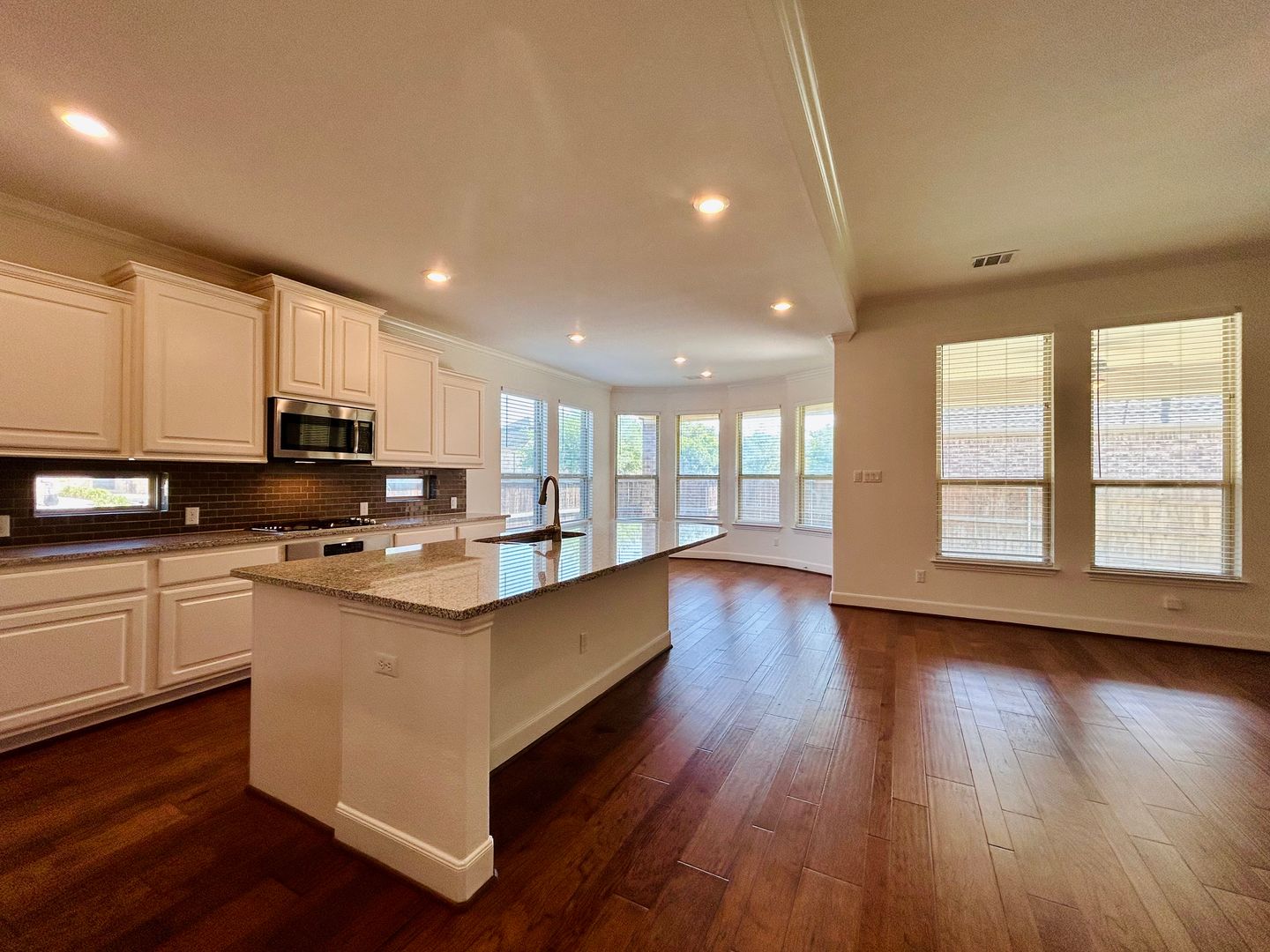 LEANDER Apartment: 103 COUNTY ROAD 180   #76