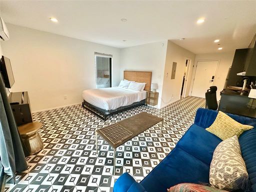 201 Academy Dr unit 104 78704 | 1/1 eff, $1795/mo – photo 1