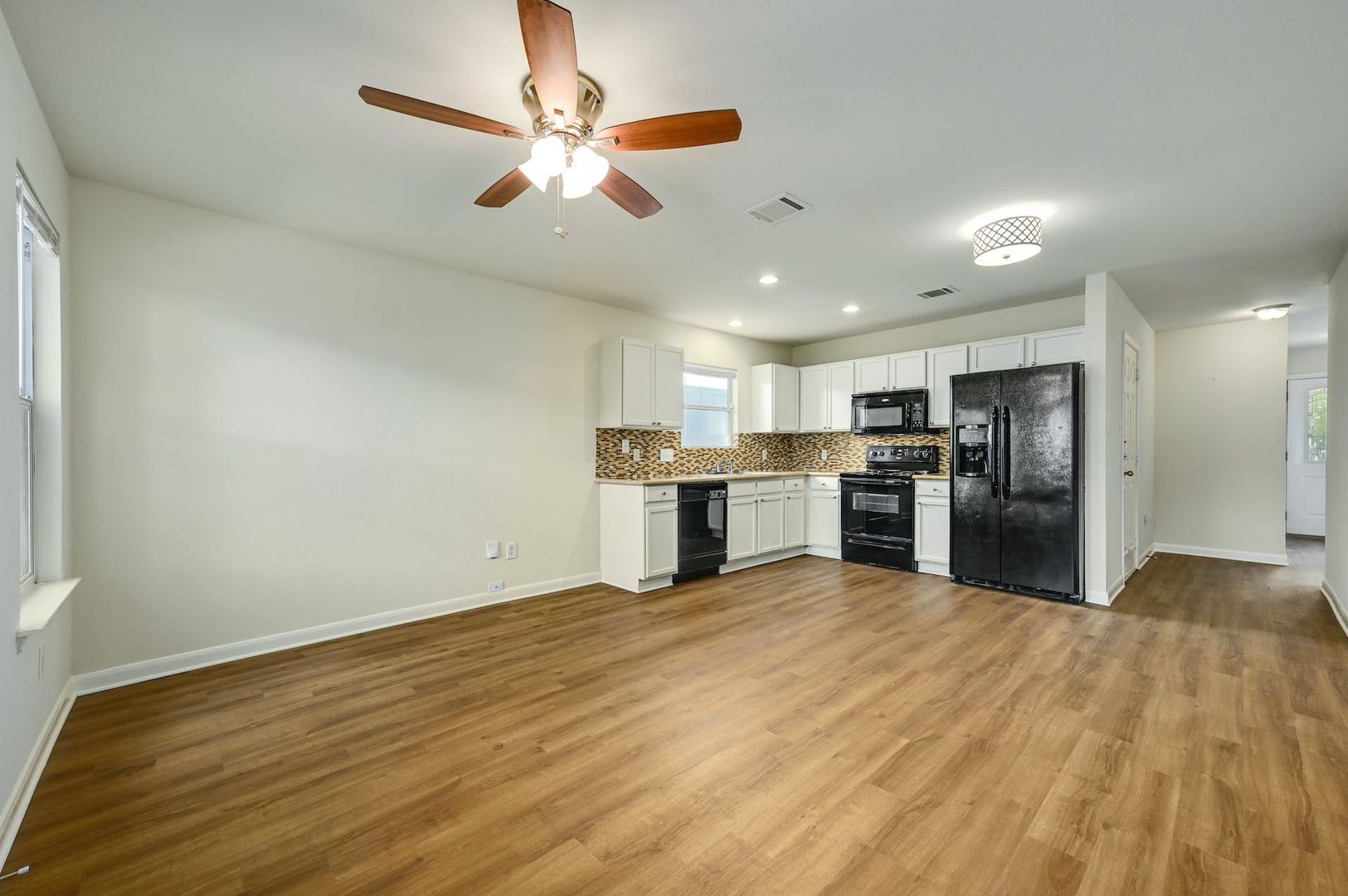 ROUND ROCK House: 1531 PARKFIELD CIRCLE