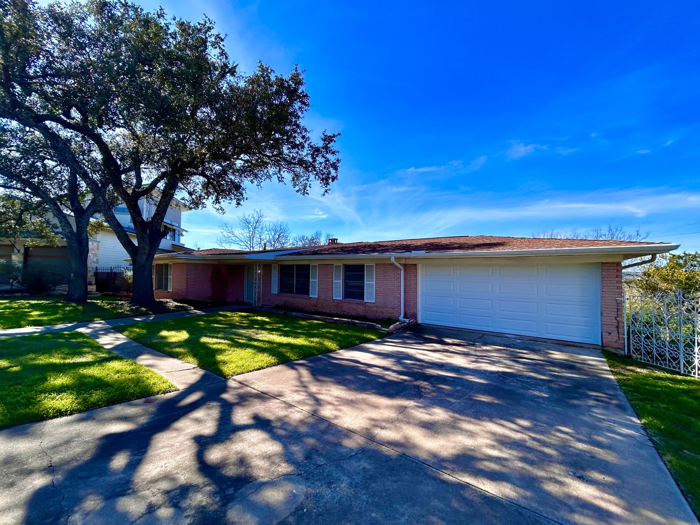 AUSTIN House: 4900 BEVERLY SKYLINE