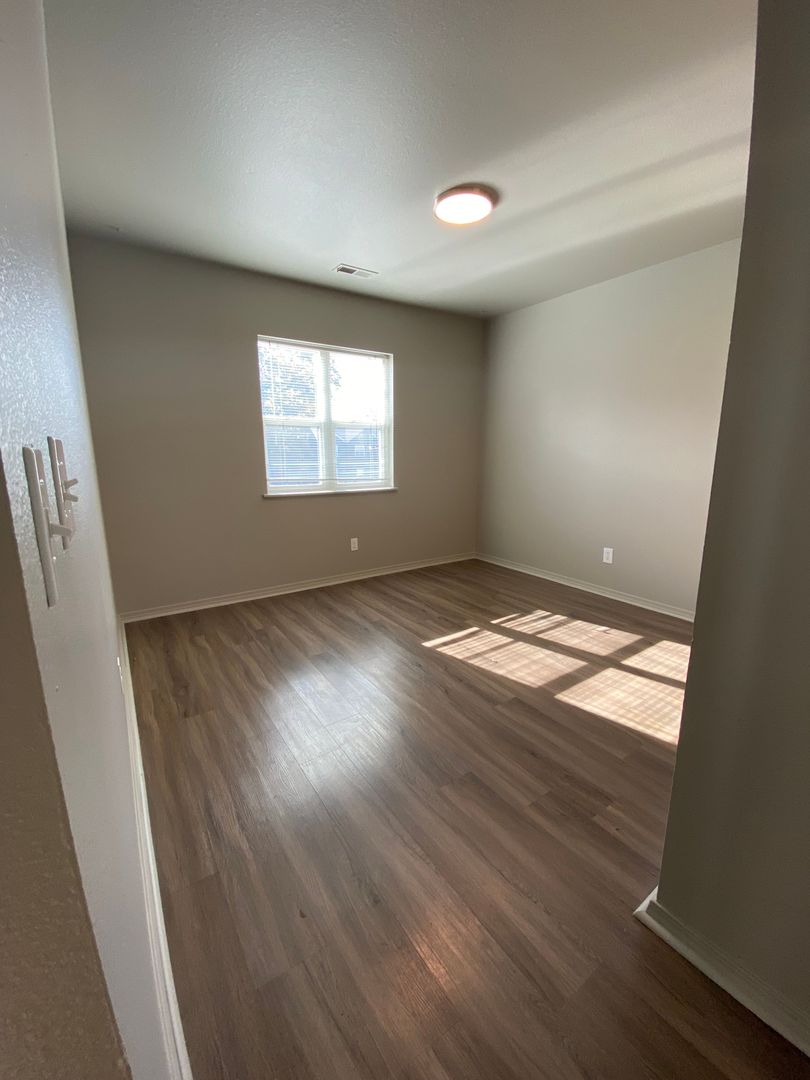 Boise Apartment: 970 N. 29th St. #B05