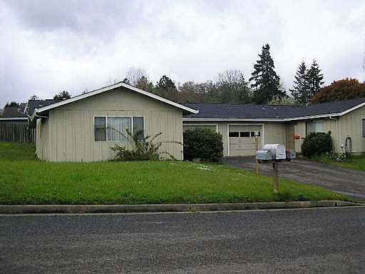 Roseburg Apartment: 131 & 145 Ash Street
