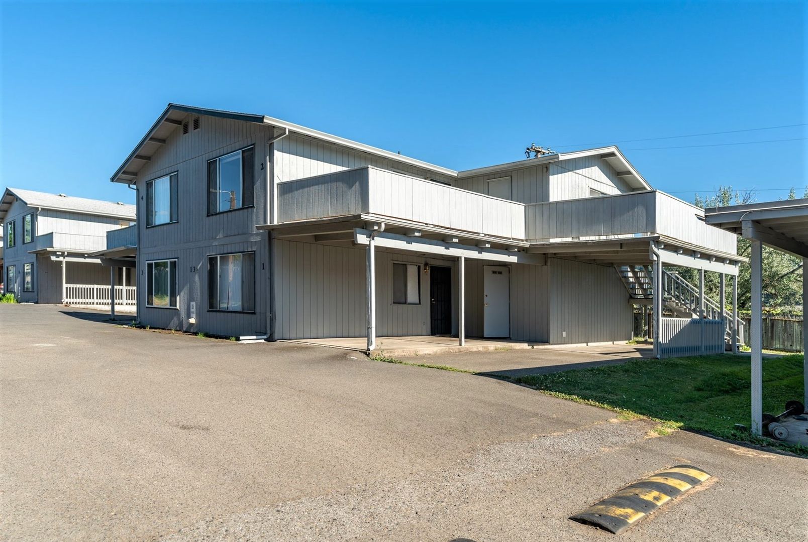 Winston Apartment: Gregory Terrace Apartments