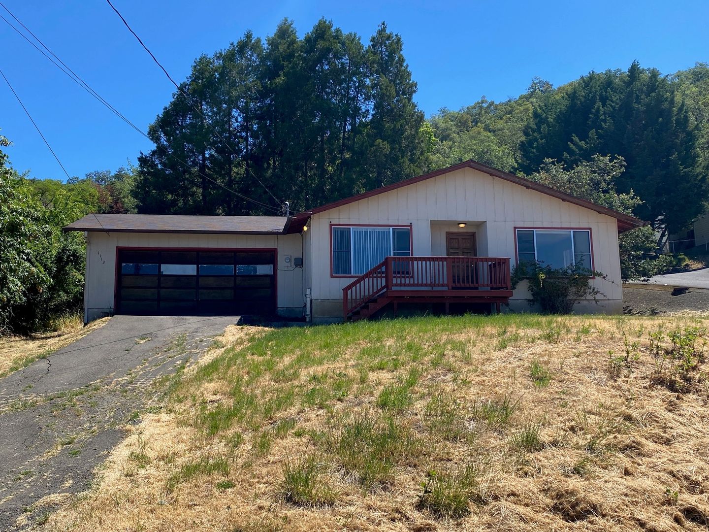 Roseburg House: 1113 NE Grandview Drive