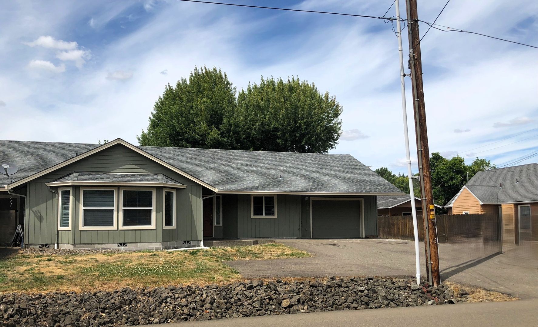 Roseburg Apartment: 3084 & 3094 NE Douglas Ave