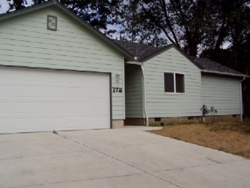 ~3 Bedroom 1.5 Bath Duplex in Green~ – photo 1