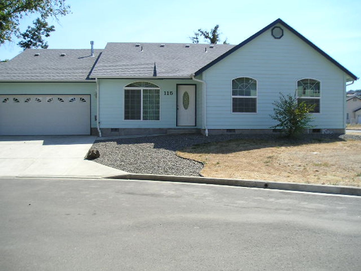 Roseburg Apartment: Brierwood Properties