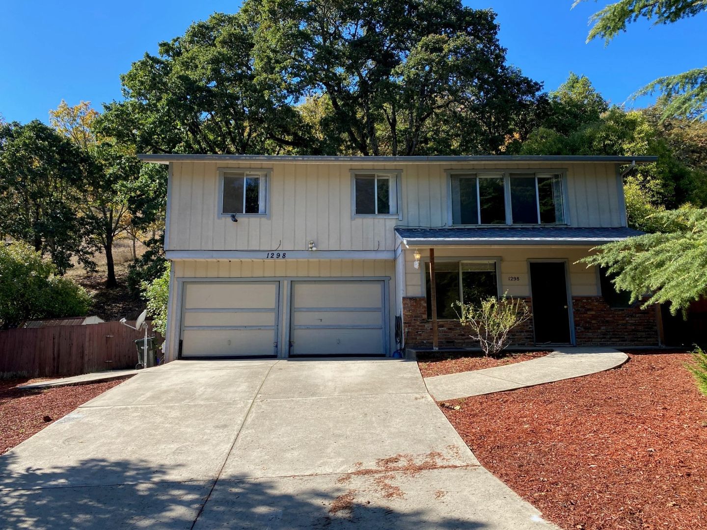 Roseburg House: 1298 NE Lincoln St