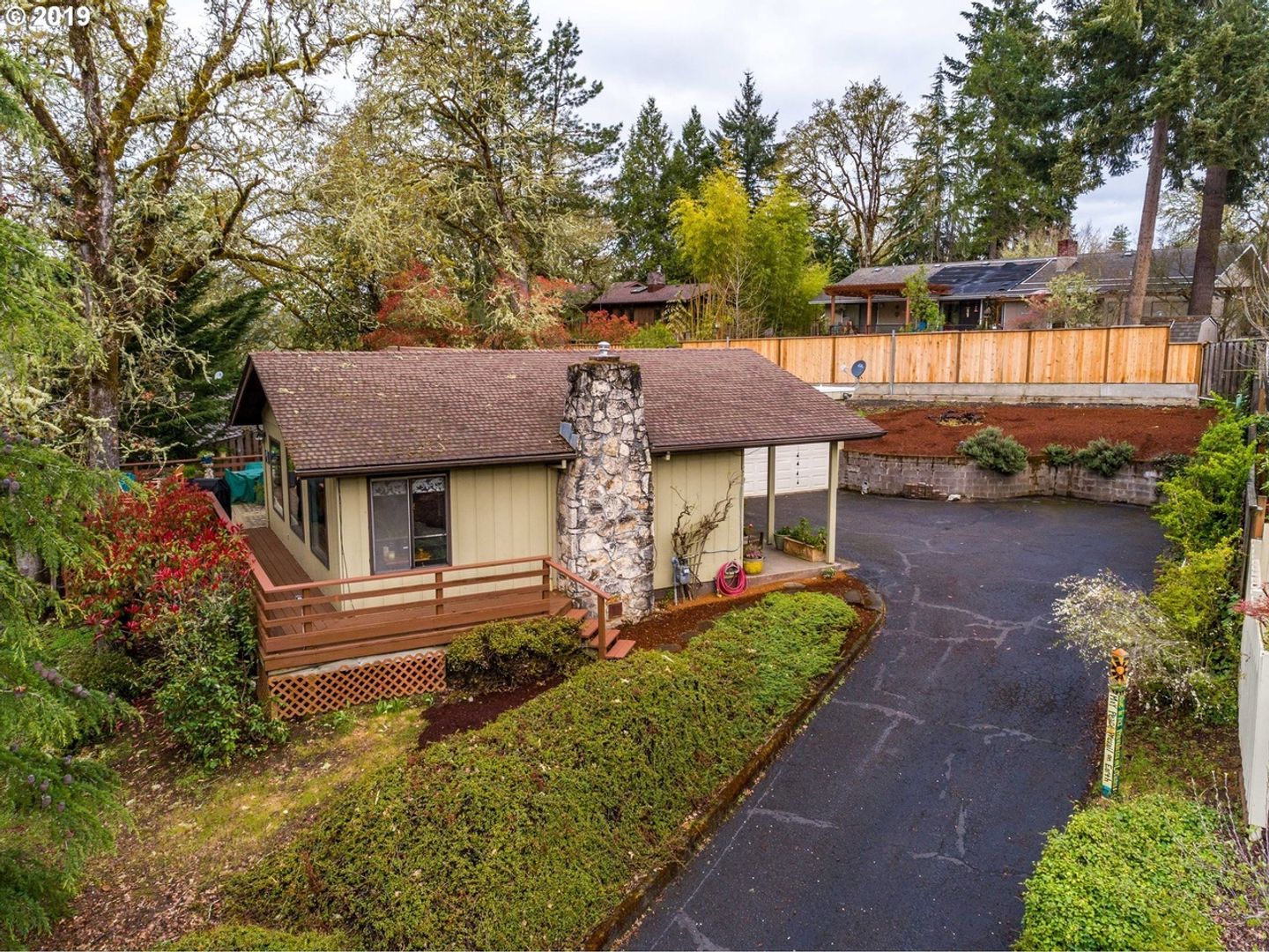 Roseburg House: 73 North River Drive