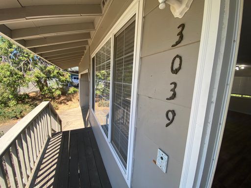 Upstairs 3 Bedroom Duplex! – photo 1