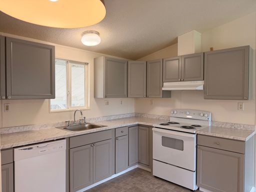 ~Great Updated 3 Bedroom Home in Green~ – photo 1