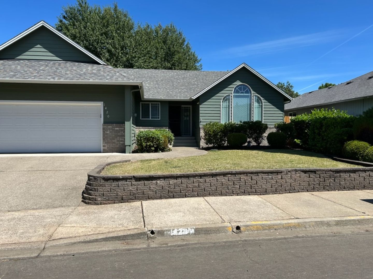Roseburg House: 1420 NW Domenico Drive