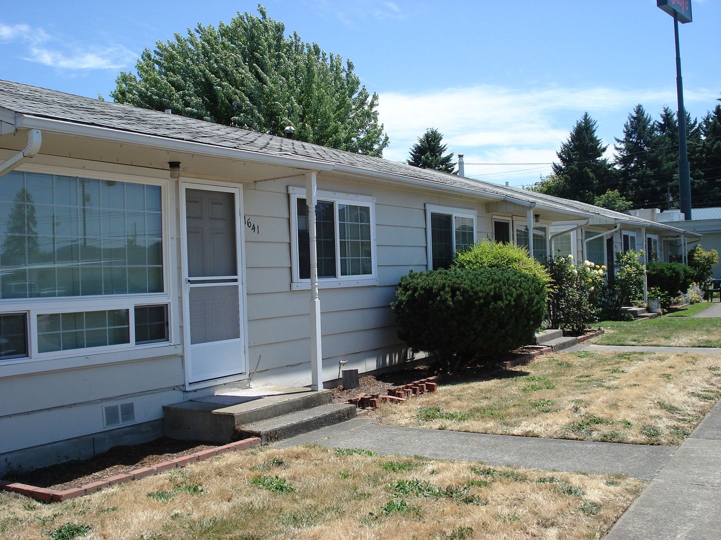 Roseburg Apartment: Heritage Court