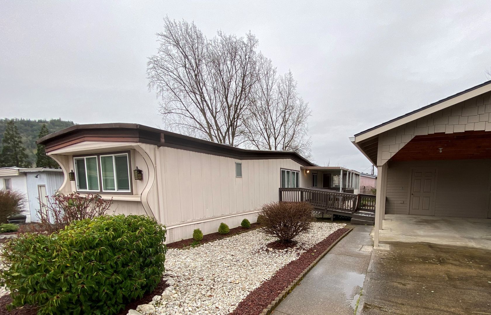 Roseburg Apartment: Woodland Hills Senior Estates