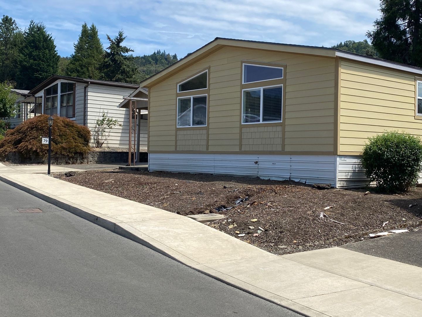 Roseburg Apartment: Woodland Hills Senior Estates