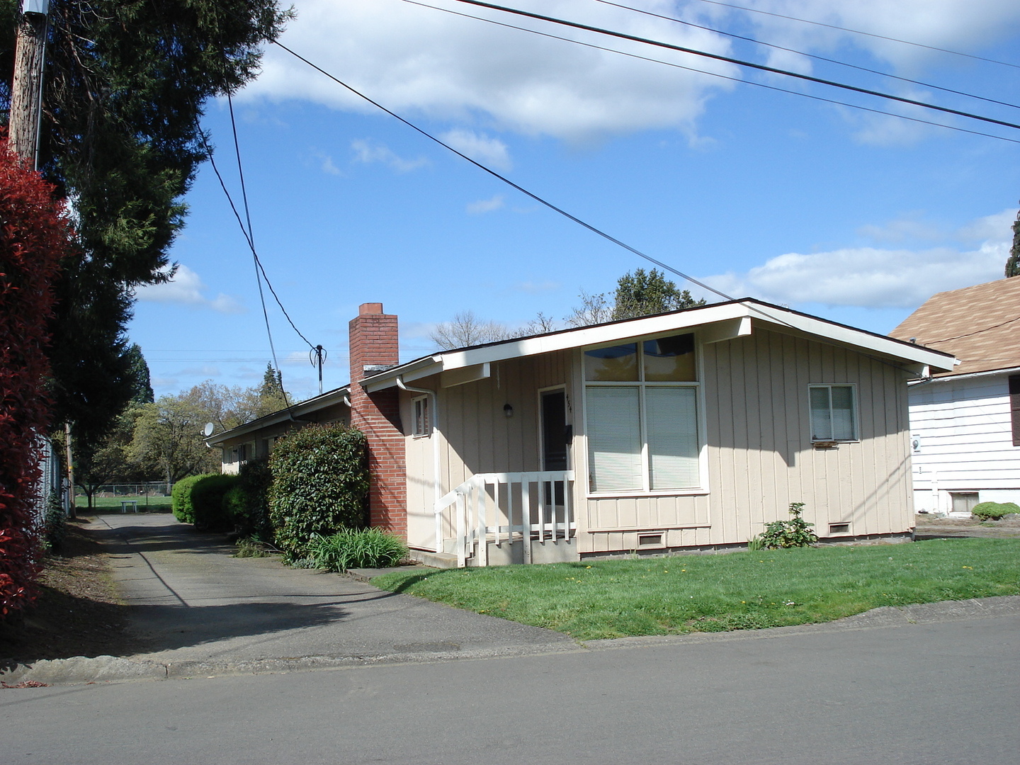 Roseburg Apartment: 454 thru 458 W Ballf