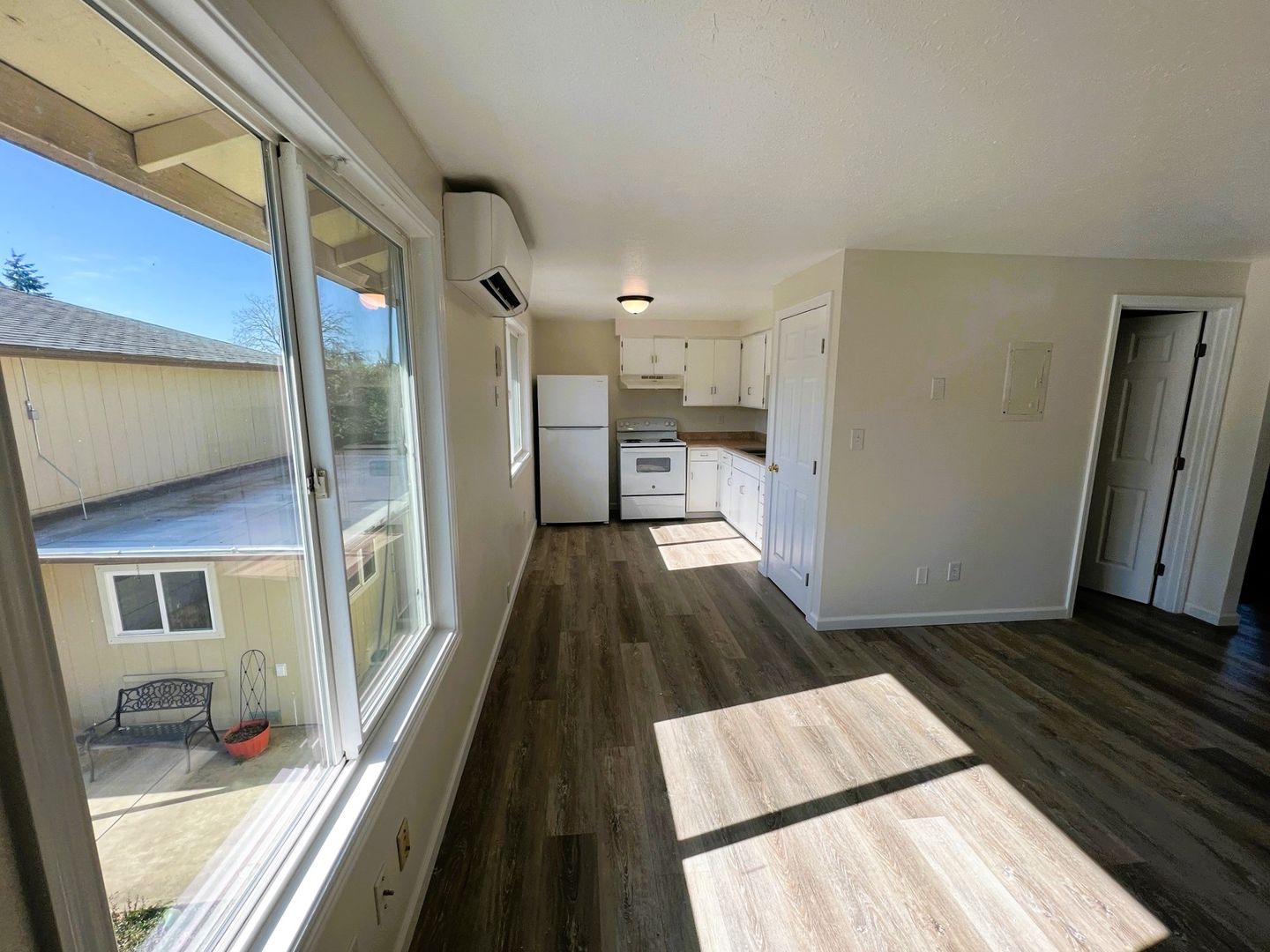 Winston Apartment: 410 SE Park St