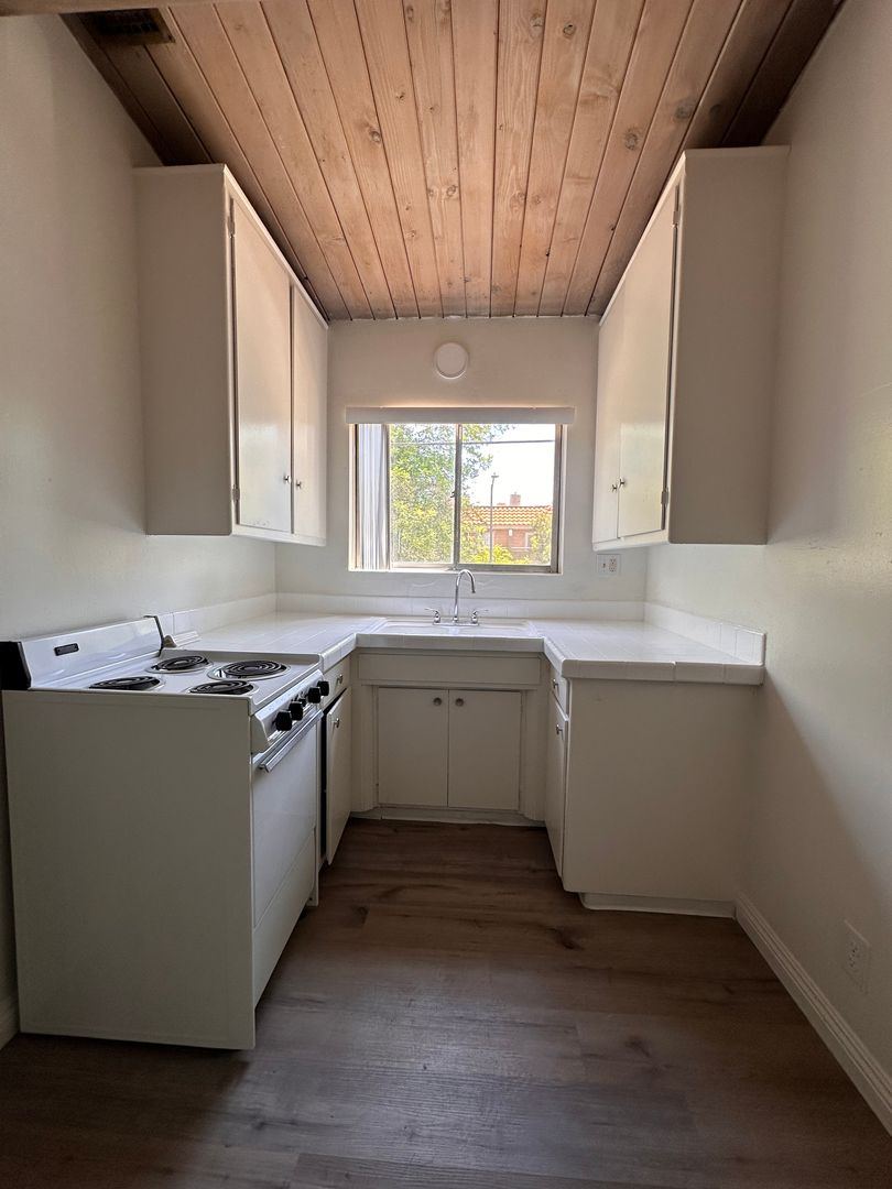 Canoga Park Apartment: 21900 Saticoy Street
