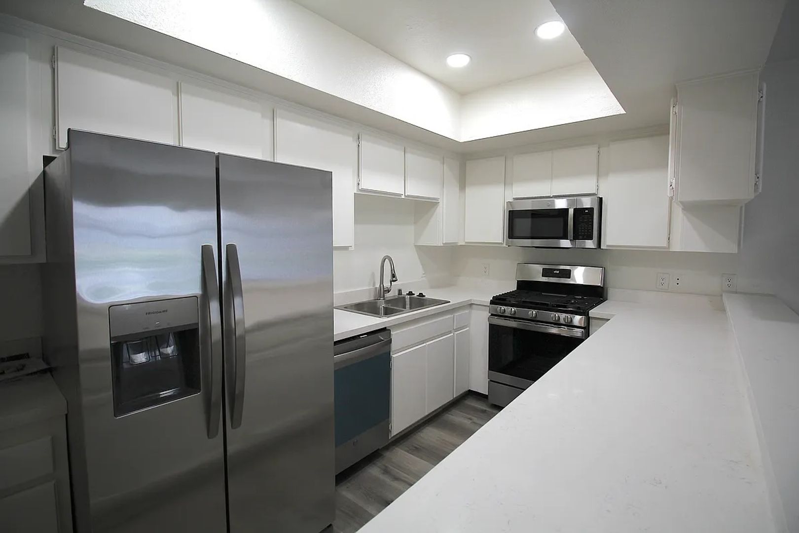 Agoura Hills Apartment: 4940 Lewis Road