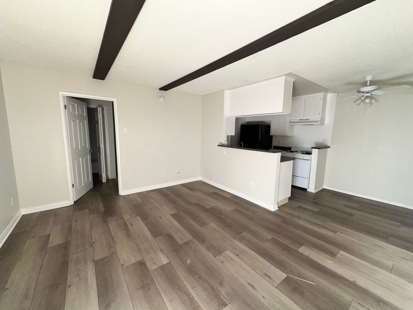 Canoga Park Apartment: 21821-21825 Saticoy Street