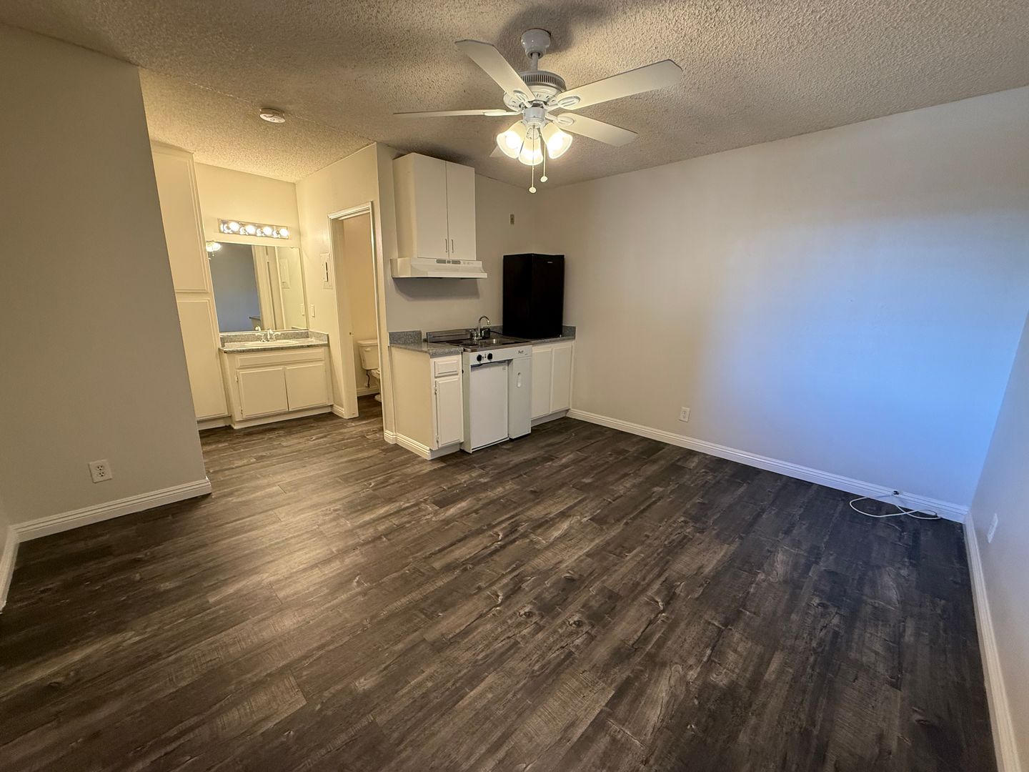 Northridge Apartment: 17816 Lassen St