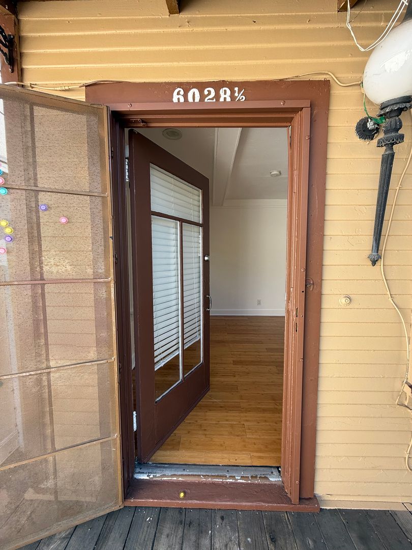 Los Angeles Apartment: 6028 Eleanor Ave