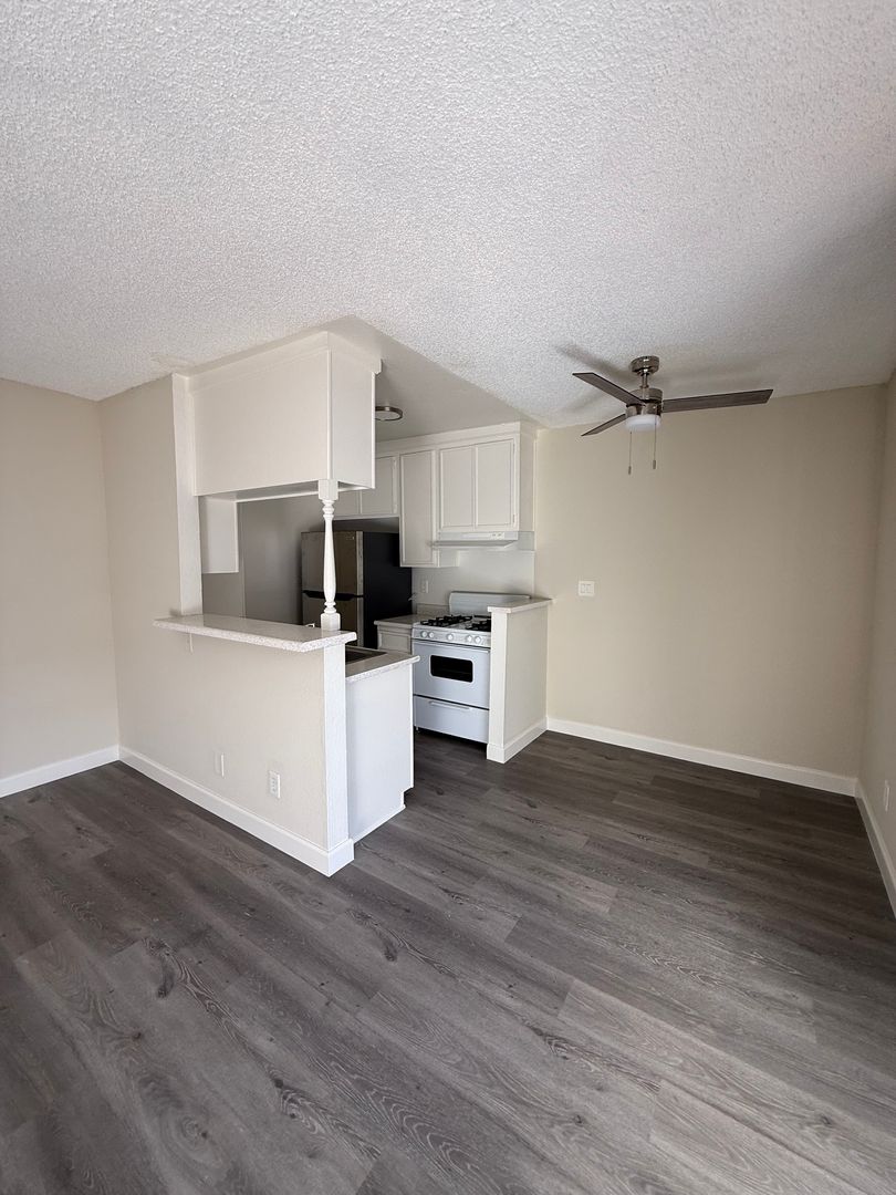 Northridge Apartment: 17831 Lassen St