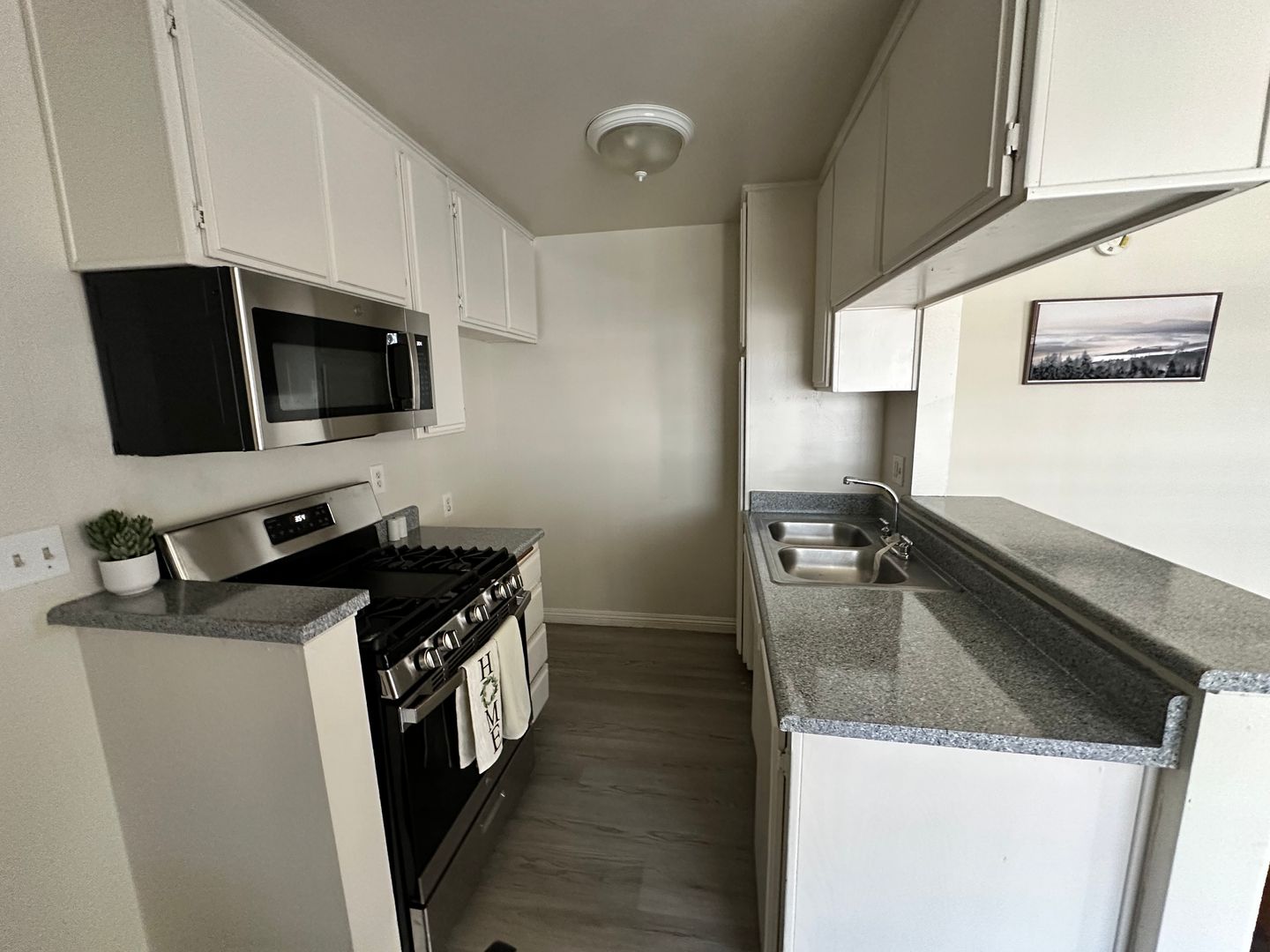 Canoga Park Apartment: 7519-7543 Vassar Ave