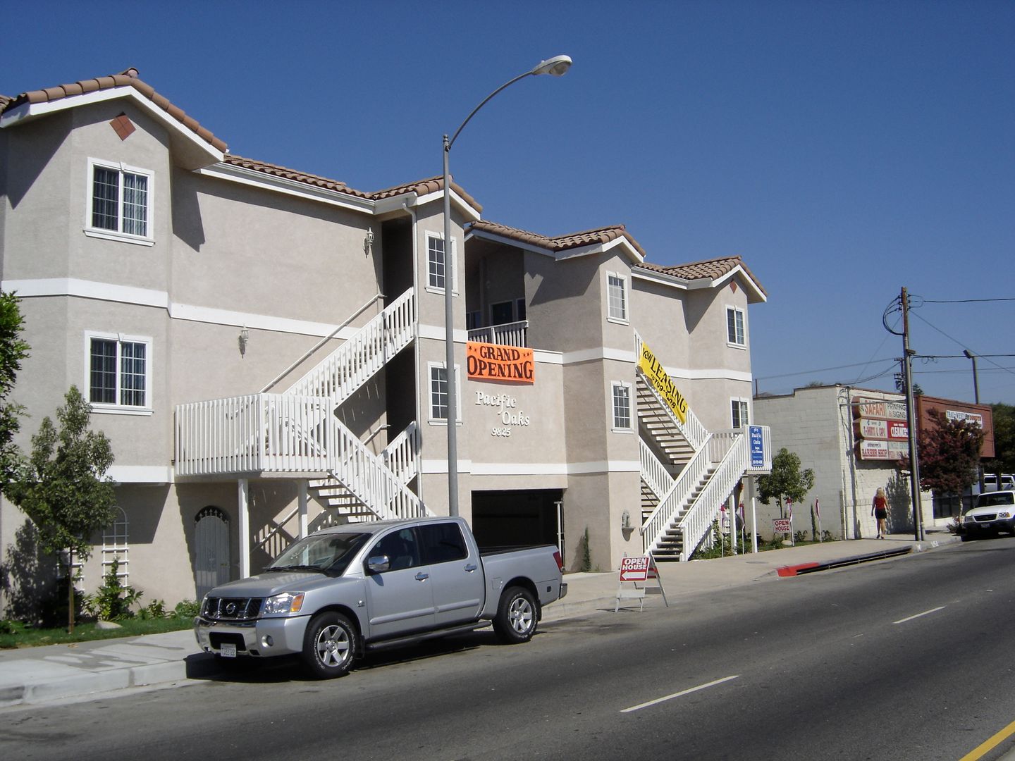 Chatsworth Apartment: 9825 TOPANGA CANYON RD