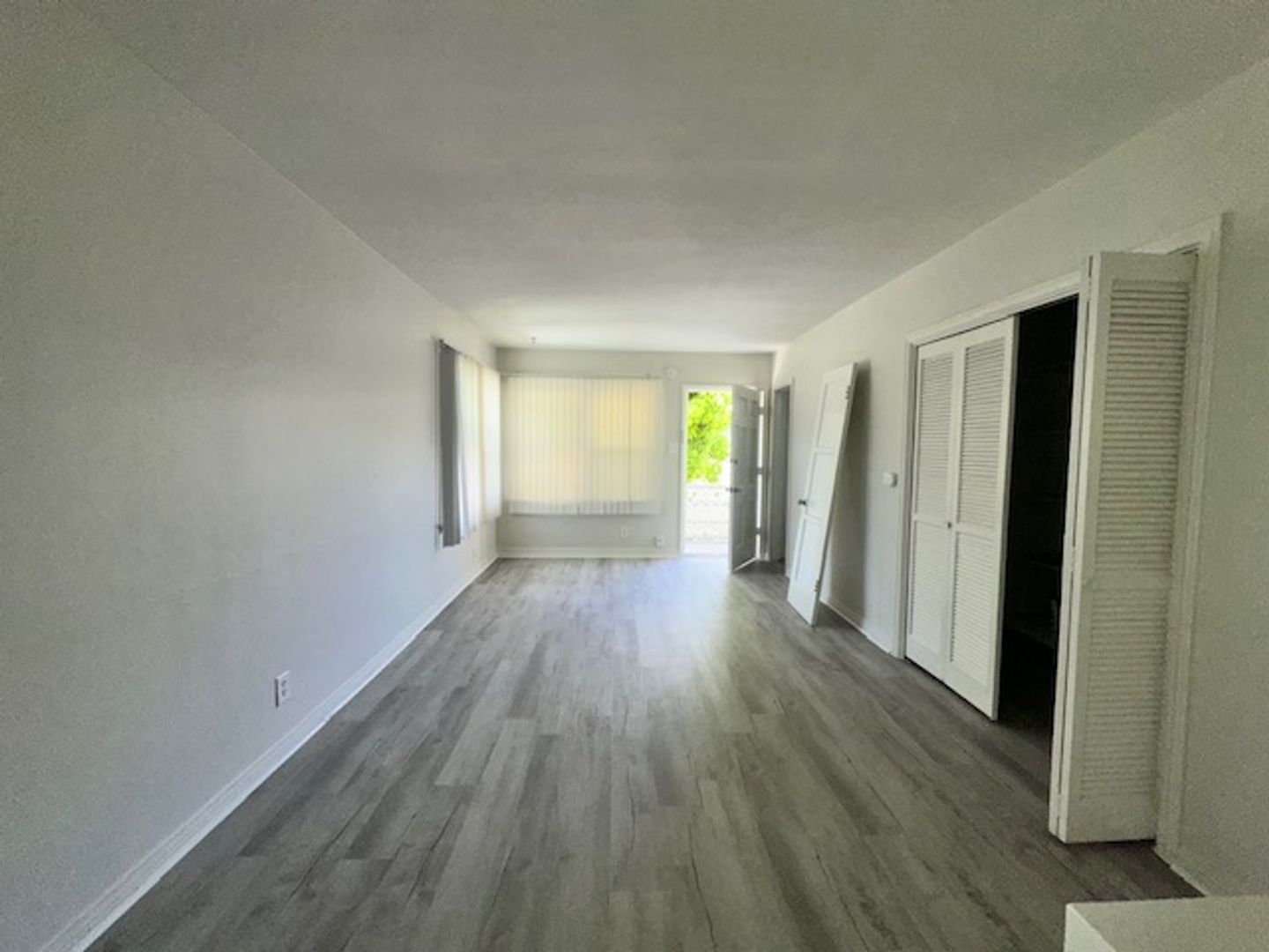 Sherman Oaks Apartment: 13755 Ventura Blvd