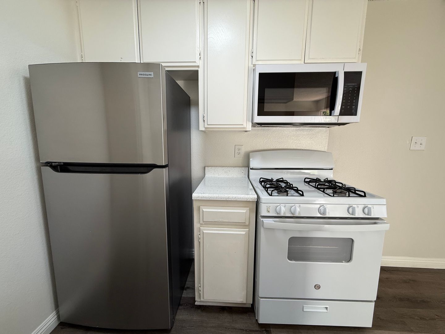 Northridge Apartment: 17816 Lassen St