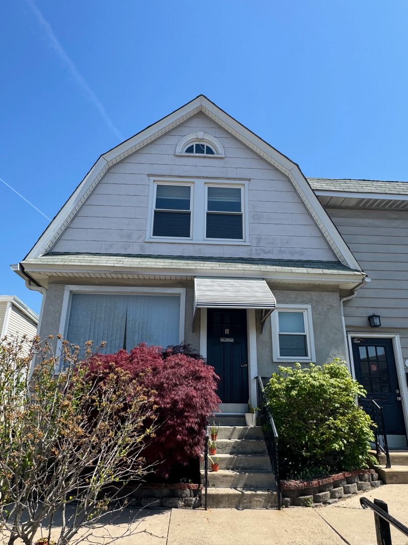 Lansdale Apartment: 113 E Main St