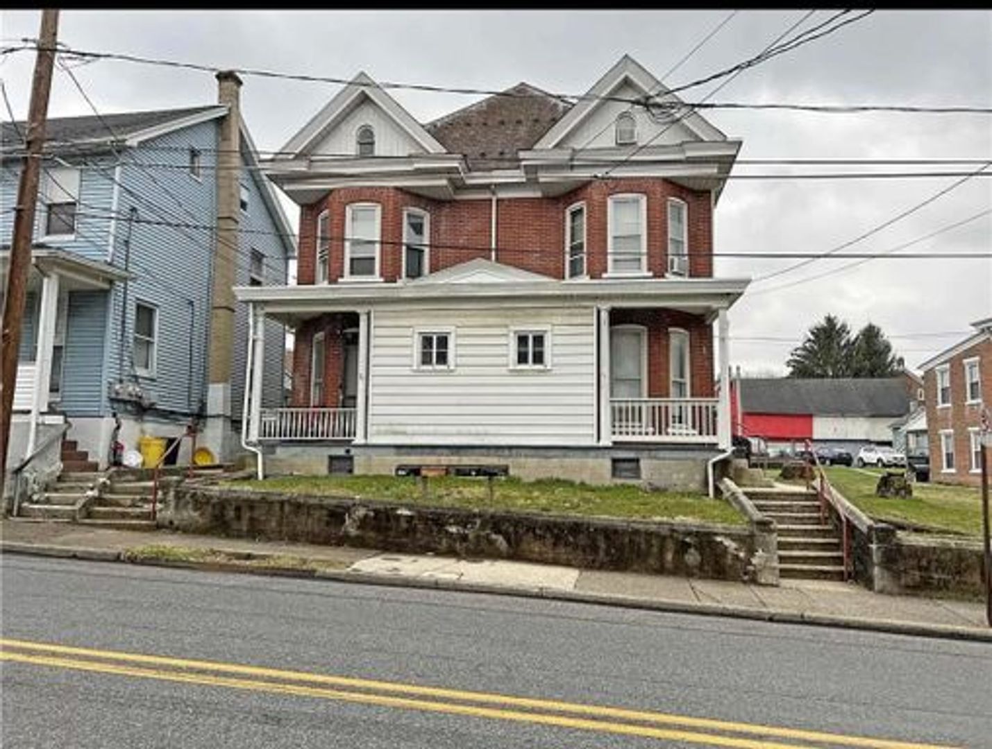 Slatington Apartment: 39 Dowell Street