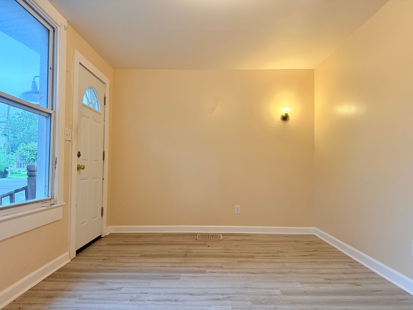 Laurel Apartment: 32715 BiState Blvd