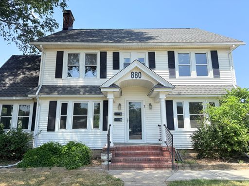 Updated Second-Floor 3 Bed, 2 Bath Rental in Dover – photo 1