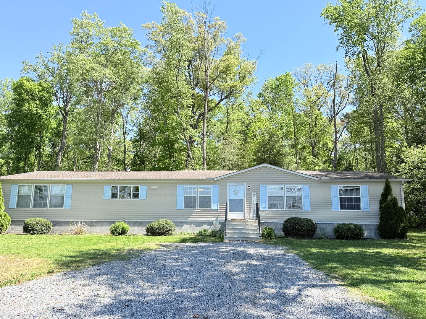 Greenwood House: 5000 Flyaway Lane